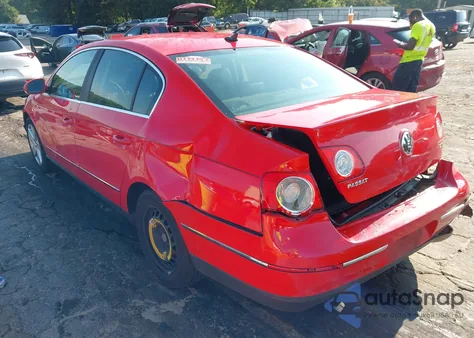 2008 Volkswagen Passat Komfort z USA, uszkodzony, nr VIN WVWAK73C18E014372